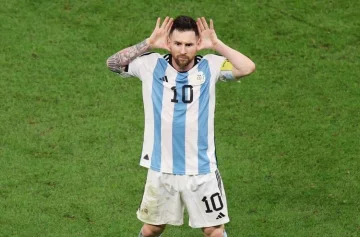 Messi en modo Maradona y Riquelme: "¿Qué mirás, bobo?"