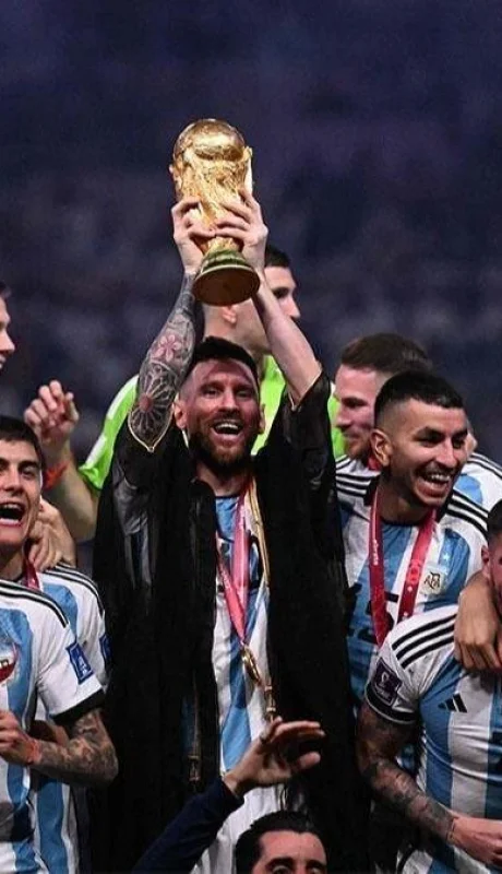 messi-levantando-la-copa-jpg.