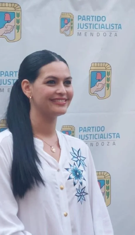 flor-destefanis-pj-jpeg.