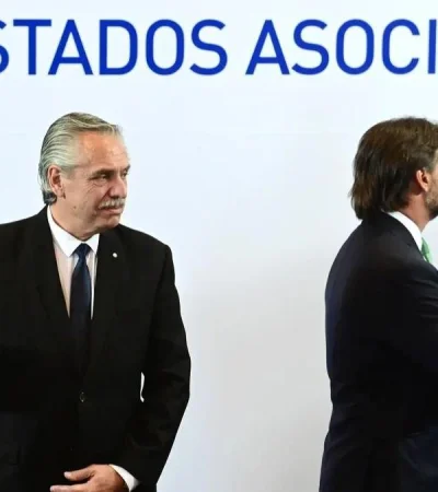 alberto-fernandez-y-luis-lacalle-la-cumbre-del-mercosur-jpg.