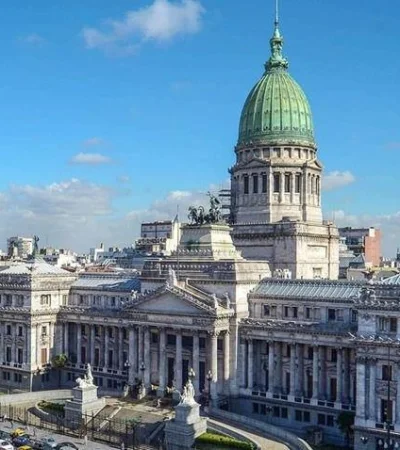 congreso-de-la-nacion-2017---el-congreso-argentino-cuesta-4-veces-mas-que-la-suma-de-la-monarquia-inglesa-y-espanola---elpaisdiario-ar-jpg.