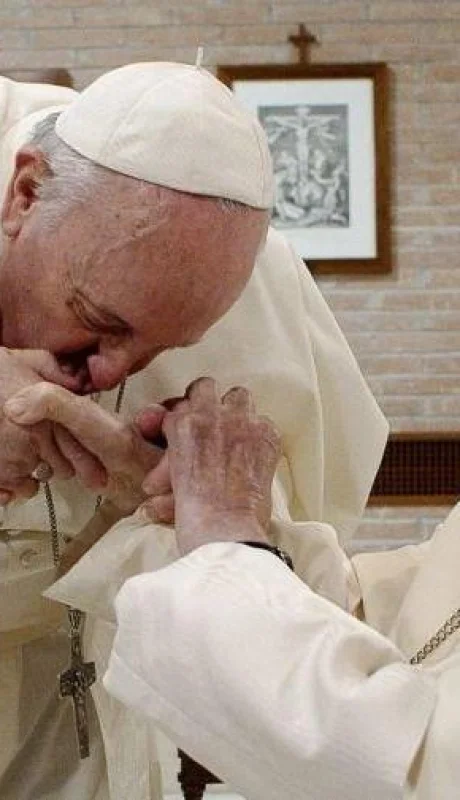 el-papa-francisco-con-benedicto-xvi-20221228-1481150-jpg.