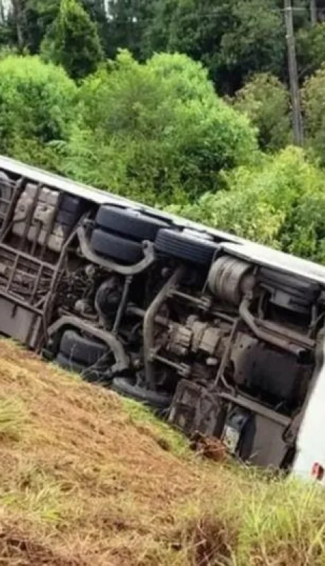 micro-accidente-brasil-fotos-video-png.
