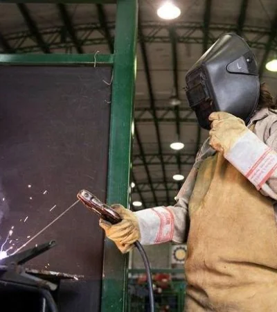 empleo-sueldos-2023-paritarias-inflacion-ganan-jpg.