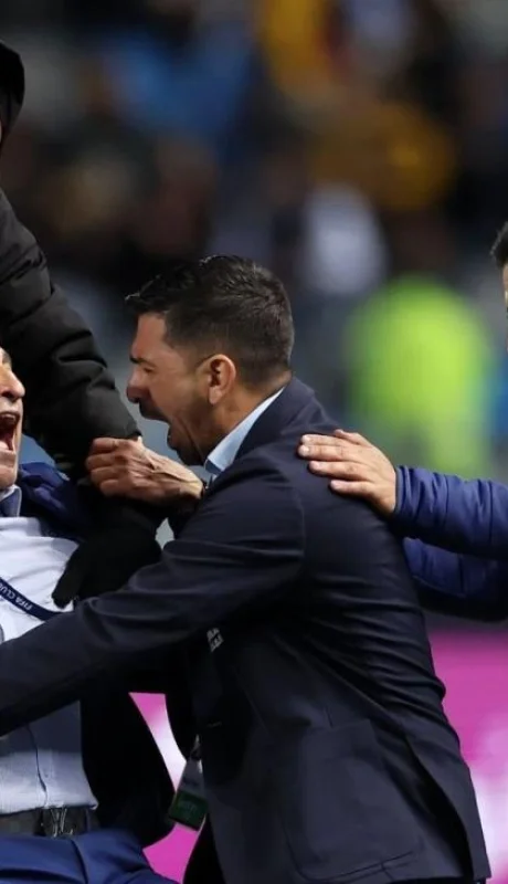 fozgxz8aeaek-xr-jpg.