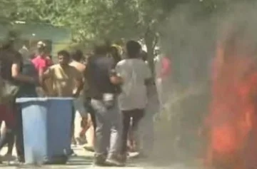 Rosario: familiares del niño asesinado incendiaron la casa del presunto asesino