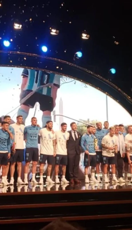 fsqwiauxoaazoja-jpg.