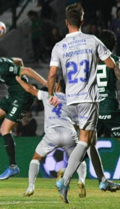 fuwgocbxoaajbhp-jpg.