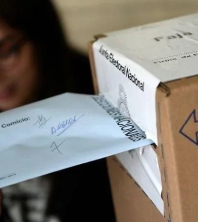 elecciones-argentina-generica-voto-3_473_945_c