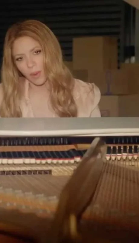 shakira-acrostico-screenshot-billboard-1548-jpg.