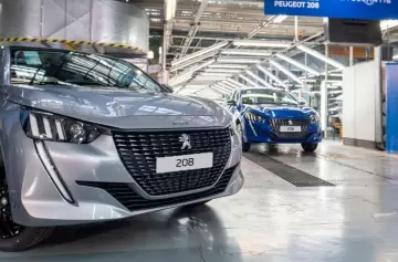 En el primer semestre del 2025, la venta de autos creció 77,8% respecto al 2024