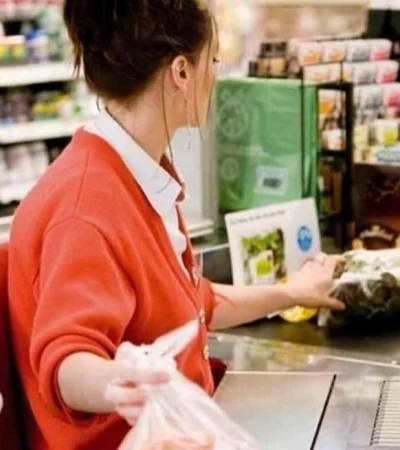 Los empleados de comercio recibirán una suba de 5% en sus sueldos de enero.