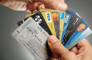 Caída de ventas: aumentan los rechazos de las tarjetas de crédito por falta de "límite"