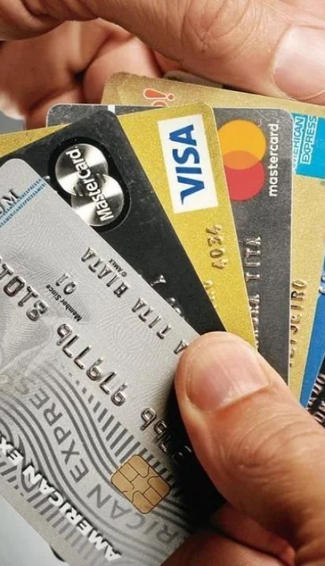 Aumentan los rechazos de las tarjetas de crédito por falta de 'límite'.