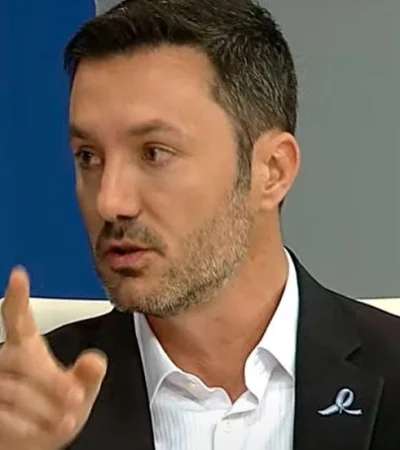 entrevista-petri2-png.