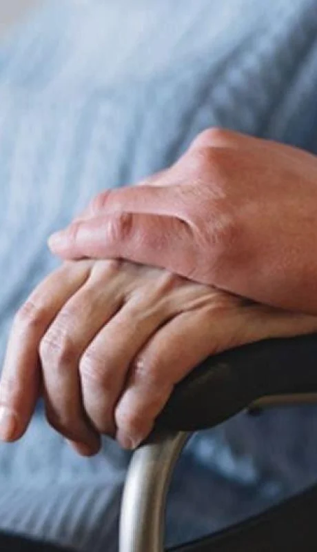 mujer-en-silla-de-ruedas-foto-freepik-jpeg.