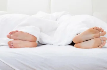 "Sleep divorce": beneficios de dormir en camas separadas