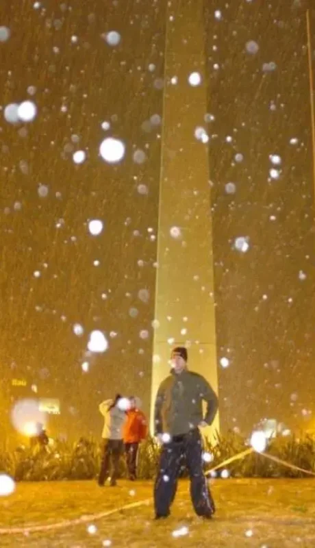 9-de-julio-de-2007-la-ultima-gran-nevada-en-buenos-aires-264431-1-1280-webp.