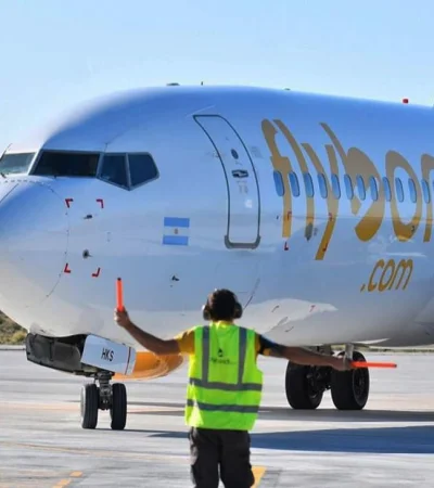 Se apagó uno de los motores y obligó al piloto a regresar al lugar de origen.