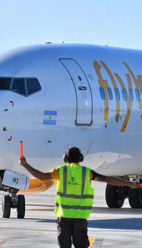 Se apagó uno de los motores y obligó al piloto a regresar al lugar de origen.