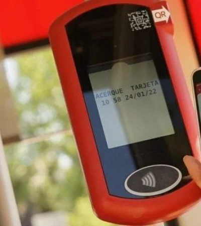 pasaje-qr-pago-celular-bus-metro-750x400-jpeg.