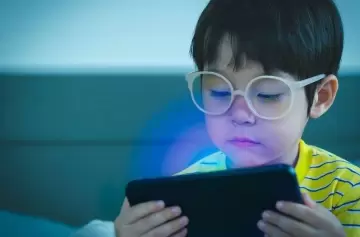 El uso de pantallas a temprana edad potencia los casos de autismo