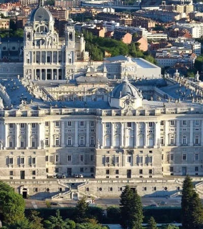 palacio-real-de-madrid-julio-2016-cropped-jpg.