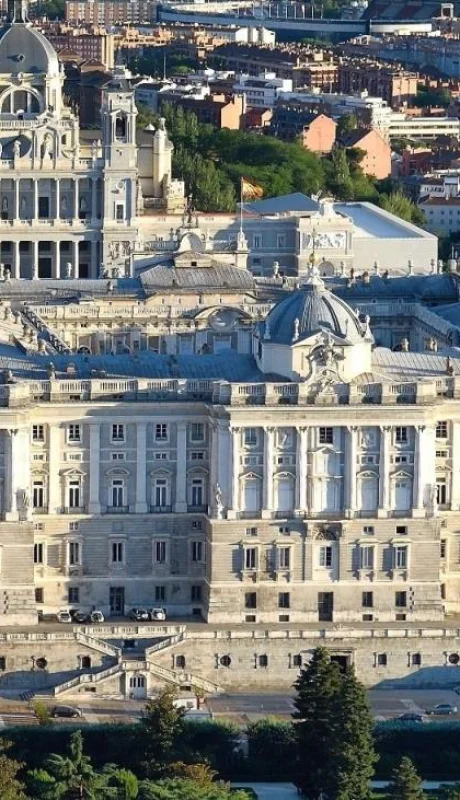 palacio-real-de-madrid-julio-2016-cropped-jpg.