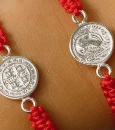 4d4317772406cec7be0dfe4aca15272e678e5e34fb66c56b77f15a18231f277e76425-jpg.