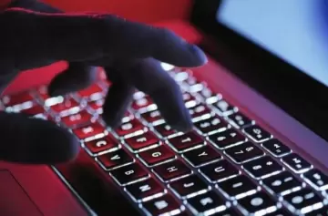 Nueva modalidad: mujer fue estafada por $7,4 millones a través de la app TeamViewer