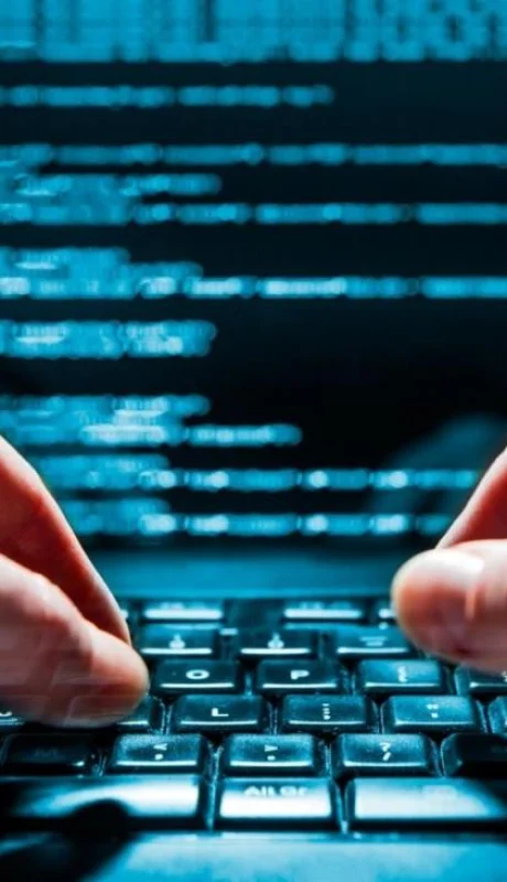 El mail falso incluye una cuenta bancaria donde el usuario "moroso" debe transferir la supuesta deuda.