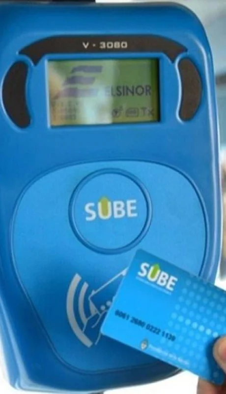 Boleto de colectivo abonado con tarjeta SUBE.