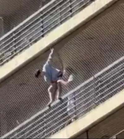 chico-colgado-del-balcon-jpeg.