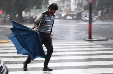 Emiten una alerta naranja por tormentas y vientos fuertes