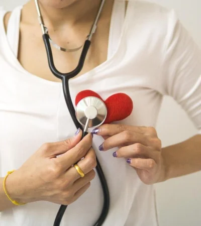 pexels-puwadon-sangngern-5340270