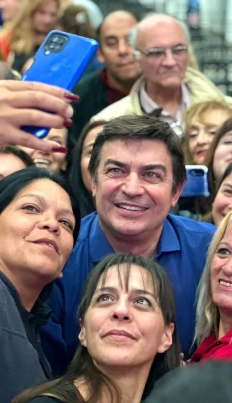 f5y2ezfwgaadxem-1-jpg.