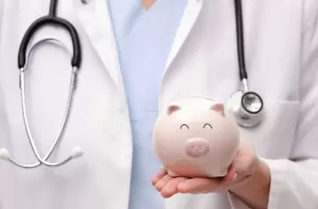 El Gobierno habilitó a prepagas y obras sociales a fijar los coseguros