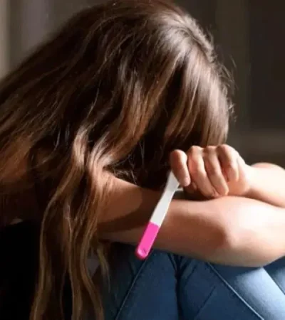 embarazo-adolescente-shutterstock-png-554688468-webp.