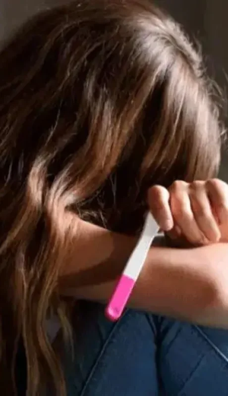 embarazo-adolescente-shutterstock-png-554688468-webp.