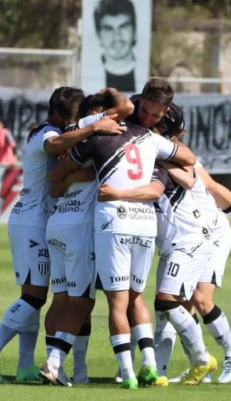 f8lqoqexuaapq9w-jpg.