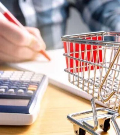 La principal compra con tarjeta es de alimentos.