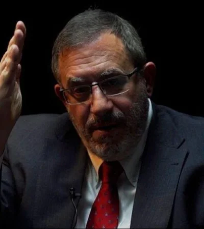 Carlos Maslatón está indignado