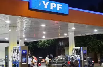 Arrancaron los descuentos de madrugada de las naftas de YPF