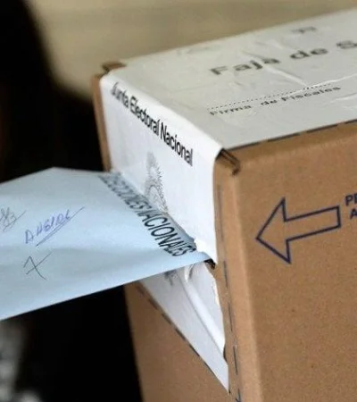 elecciones-argentina-generica-voto-3_473_945_c