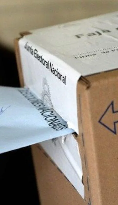 elecciones-argentina-generica-voto-3_473_945_c