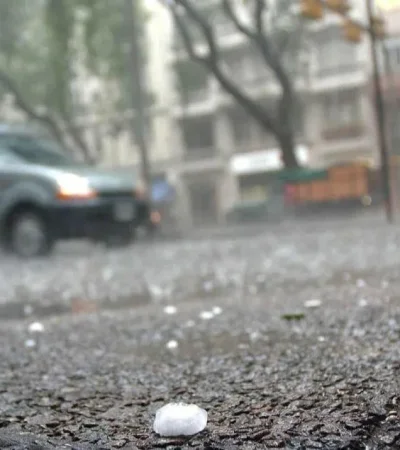 La alerta por posible caída de granizo ya rige para las provincias de Buenos Aires y Chaco.
