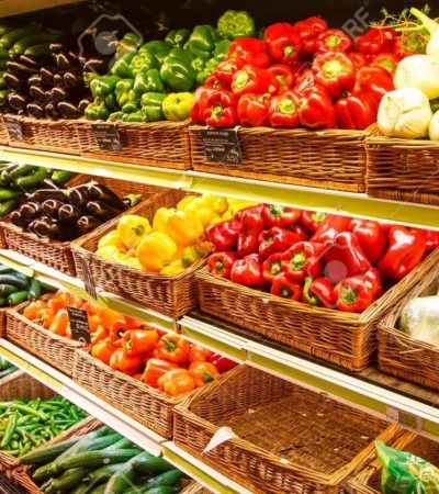 25772166-seccion-de-verduras-en-el-gran-supermercado-de-la-ciudad-jpg.