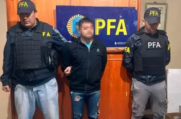 Detienen a tres jóvenes por al menos 30 amenazas de bomba a trenes, colegios y la Casa Rosada