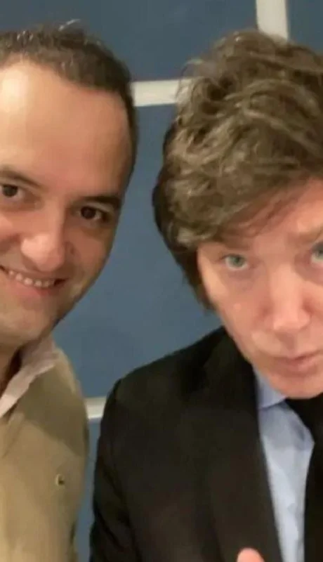Manuel Adorni y Javier Milei