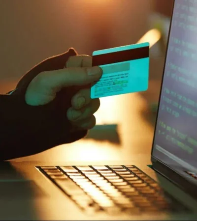 tarjeta-hackers-datos-bancos-png.